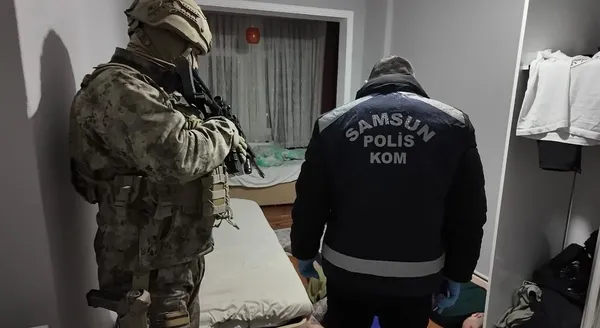 suc-orgutune-operasyon-cete-uyelerini-silahlarla-yakaladilar-1739521338733.jpg