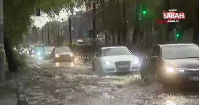 Son dakika! İstanbul’da sağanak yağışta yollar göle döndü, ulaşım durdu | Video