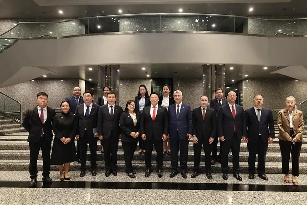 ekonomik-is-birliginde-yeni-donem-turkiye-mogolistan-ticaret-hedefi-500-milyon-dolar-1782199186905.jpg