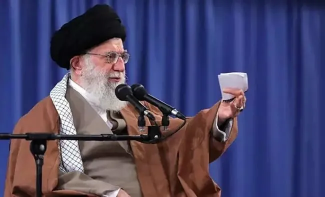 Trump’ın çağrısına Hamaney’den net yanıt! Beyaz Saray tehditler yağdırdı: Ya müzakere ya askeri yol!