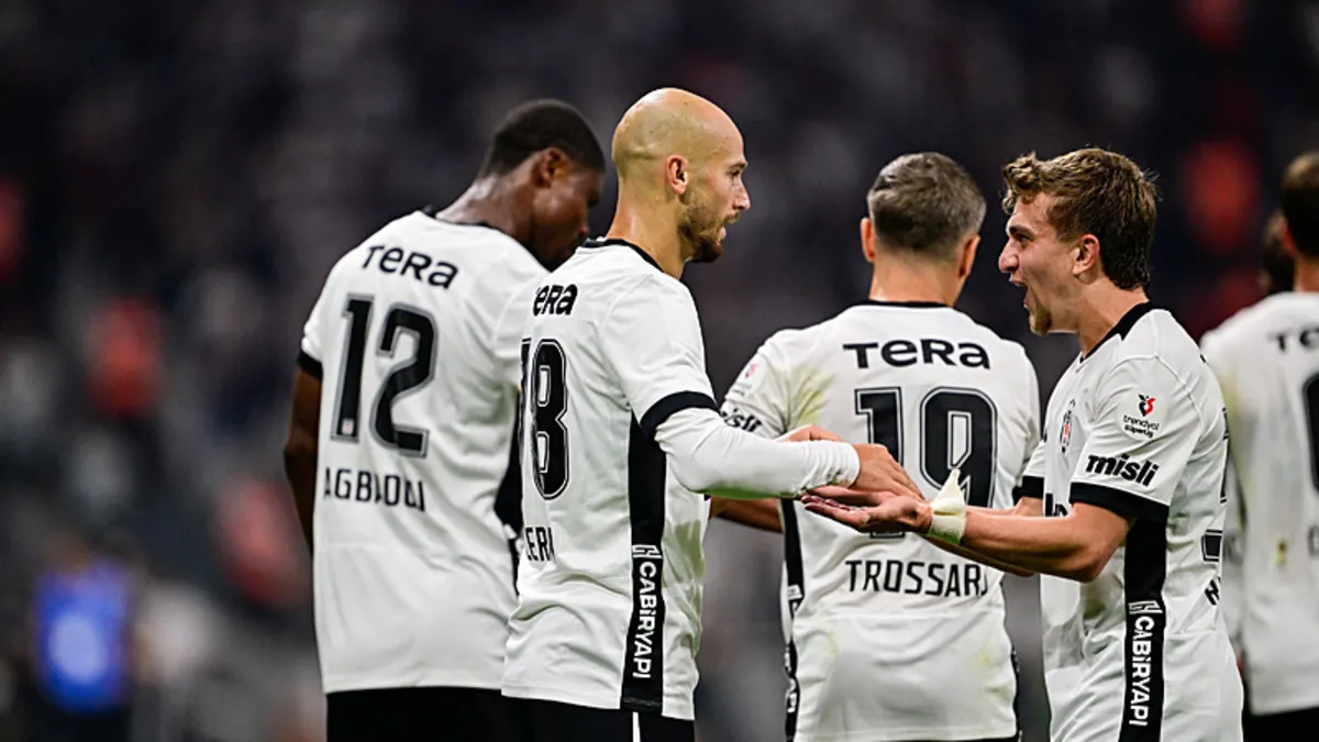 SON DAKİKA | Beşiktaş sezona galip başladı! Kırmızı çıkan maçta Eyüpspor mağlup haber görseli