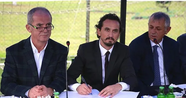 Tuncay Şanlı Sakaryaspor’a imzayı attı