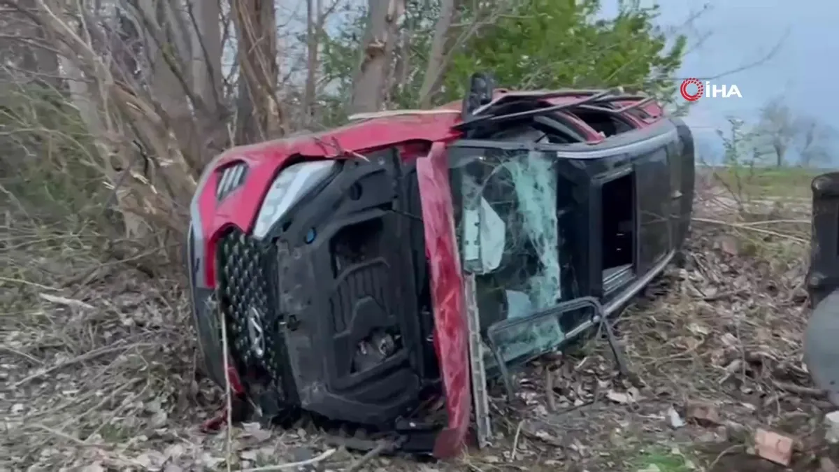 Tokat’ta alkollü sürücü emanet araçla takla attı: 2 yaralı | Video videosunu izle Tokat’ta alkollü sürücü emanet araçla takla attı: 2 yaralı | Video videosunu izle