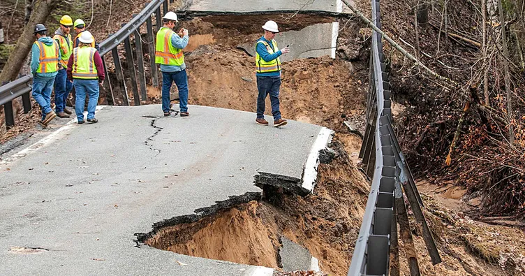 ABD felaketi yaşıyor: Yollar göle döndü! Hortumlar kentleri parçaladı