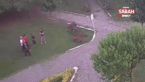 İstanbul Beyoğlu'nda parkta çocuğa hırsızlık yaptıran aile görünümlü çete kamerada | Video