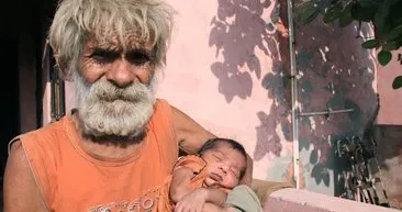 Dünyanın en yaşlı babası! 94 yaşında ilk çocuğunu 96 yaşında ikinci çocuğun kucağına aldı
