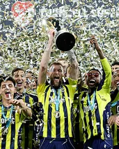 Şampiyon Fenerbahçe kupasına kavuştu!