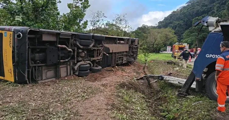 Brezilya’da feci kaza: Minibüs ile kamyon kafa kafaya çarpıştı! 23 ölü