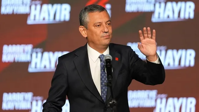 son-dakika-ozgur-ozelin-dokunulmazlik-dosyasi-mecliste-fezleke-karma-komisyona-havale-edildi-1784301821171.jpg SON DAKİKA | Özgür Özel'in dokunulmazlık dosyası Meclis'te! Fezleke, Karma Komisyon'a havale edildi