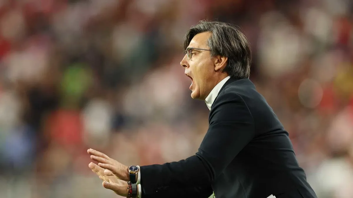 A Milli Futbol Takımı Teknik Direktörü Vincenzo Montella maç öncesi açıklama yapıyor.