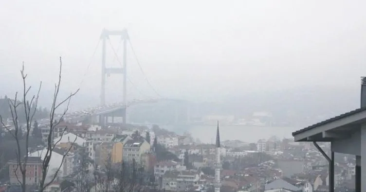 İstanbul’da köprüyü yutan sis