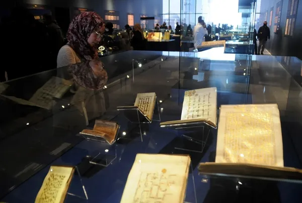 el-yazmasi-asirlik-kutsal-risalet-yazma-mushaf-sergisi-acildi-1649421295469.jpg