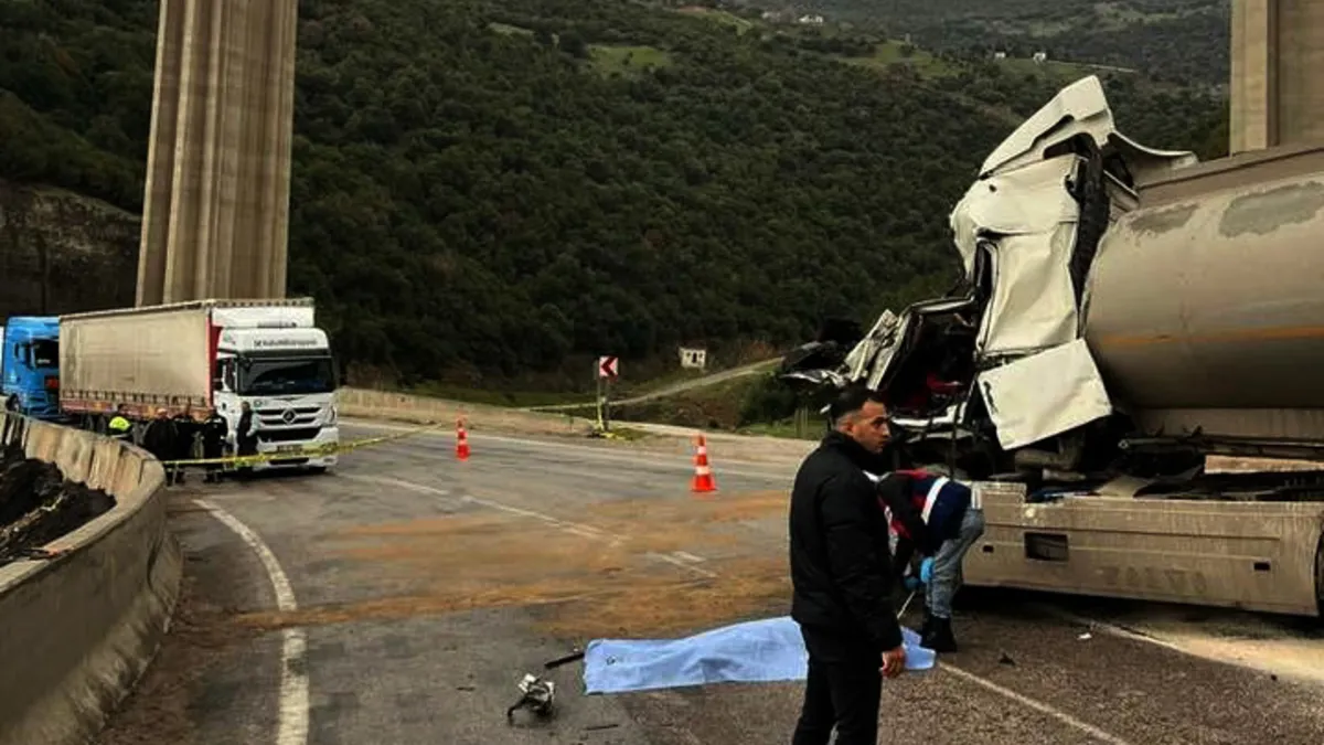 Gaziantep’te feci kaza: Tankerler kafa kafaya çarpıştı! 1 ölü, 1 yaralı Gaziantep’te feci kaza: Tankerler kafa kafaya çarpıştı! 1 ölü, 1 yaralı