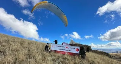 Ağrı Dağı’nda Cumhuriyet Bayramı coşkusu yamaç paraşütüyle yaşandı
