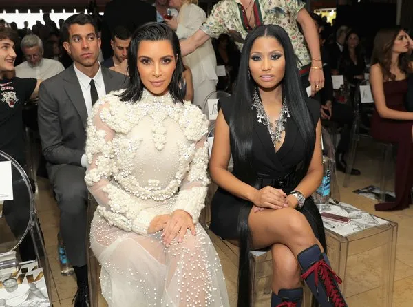 Kim Kardashian katıldığı davette hayranının tacizine uğradı
