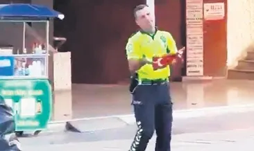 Trafik polisinin bayrak hassasiyeti