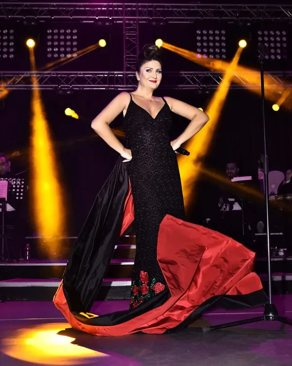 Sibel Can hayranlarını korkuttu