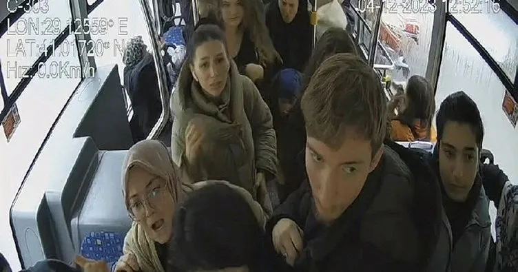 İETT otobüsünde biber gazı sıktı! İki kadının tartışması kamerada