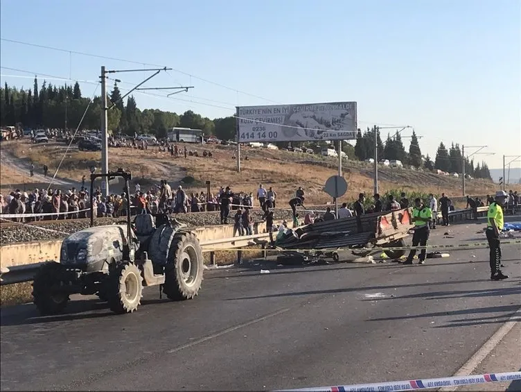 Son dakika: Manisa'da korkunç kaza! 2 ölü, 10 yaralı...