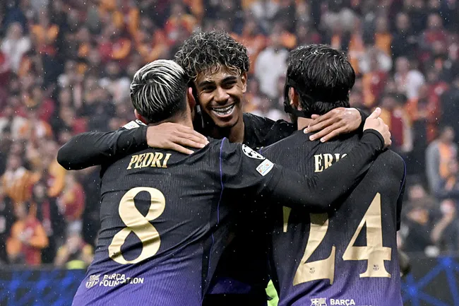 son-dakika-galatasaray-ikinci-yarida-yikildi-barcelonaya-4-golle-kaybeti-1791925144370.jpg