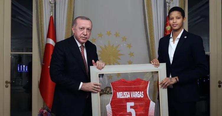 Başkan Erdoğan, Türkiye Voleybol Federasyonu yönetici ve oyuncularını kabul etti