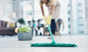 Sadece 2 malzeme ile zemindeki tozu uzak tutun: Temizlik haftalarca sürecek!
