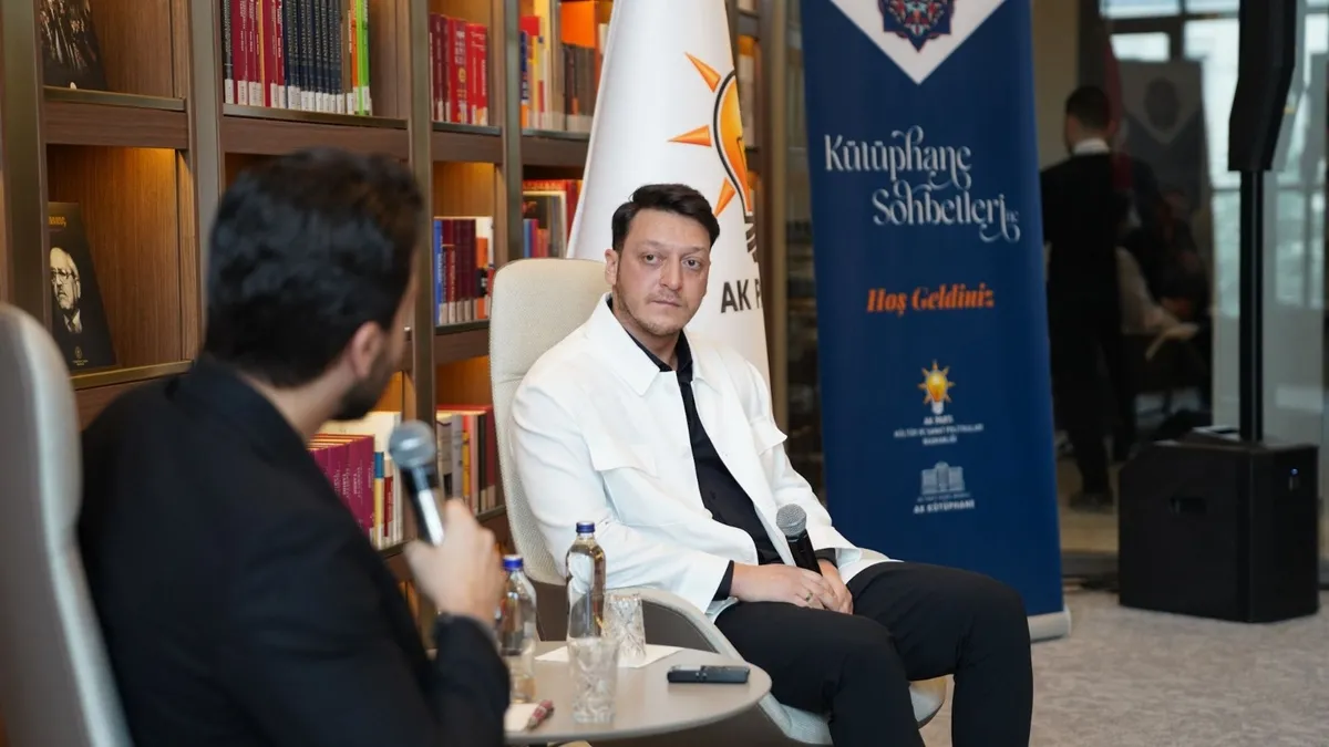 Mesut Özil 'Kütüphane Sohbetleri' programına katıldı