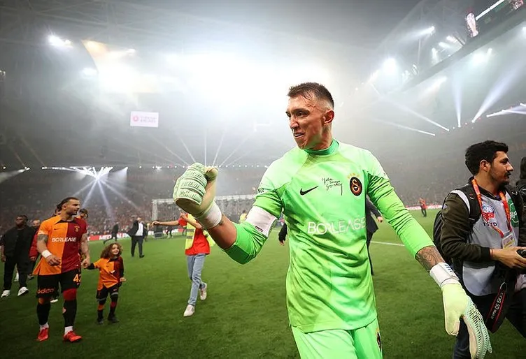 Son dakika Galatasaray haberleri: Galatasaray’da kimse bunu beklemiyordu! Sürpriz ayrılık: Fernando Muslera’nın yeni adresini duyurdular…