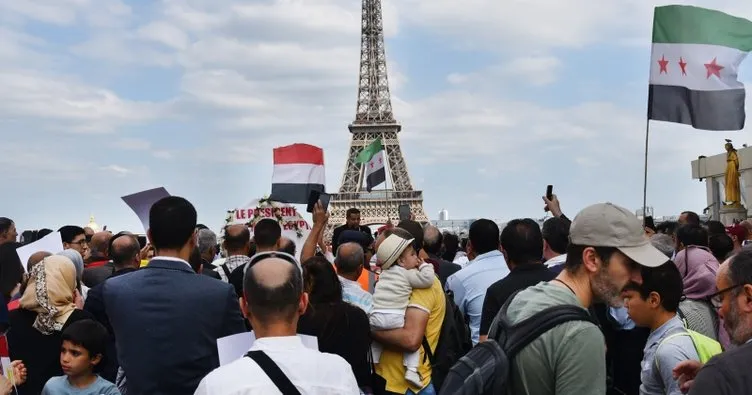 Paris’te Muhammed Mursi gösterisi