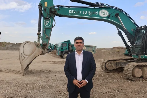 sulama-ve-tahliye-kanali-temizleniyor-tarimsal-verimlilik-artacak-1747659108962.jpg