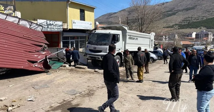 Kayseri’de taksi ile TIR çarpıştı; 2 ölü 1 yaralı