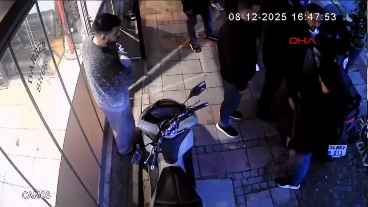 Kağıthane’de kuaförde baltalı dehşet 'Beni öldüreceğini söyledi' Kağıthane’de kuaförde baltalı dehşet 'Beni öldüreceğini söyledi'