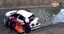 Otomobil boş su kanalına düştü, sürücü araçta sıkıştı | Video