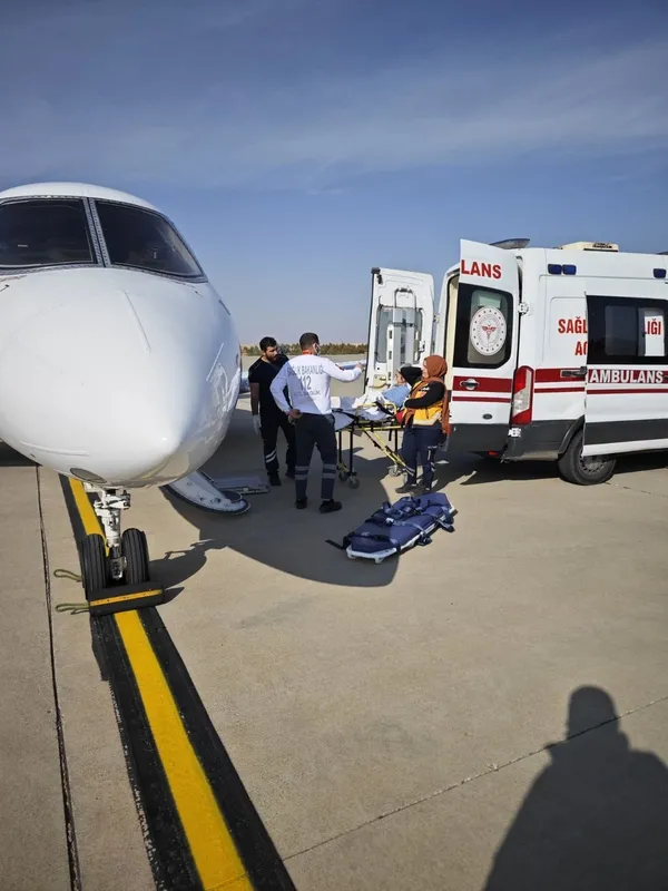 sanliurfada-eda-icin-ucak-ambulans-havalandi-1764435403457.jpg