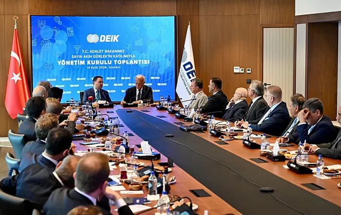 adalet-bakani-akin-gurlek-deik-yonetim-kurulu-uyeleriyle-bir-araya-geldi-devlet-butun-kurumlariyla-is-dunyasin-1789464652745.jpg