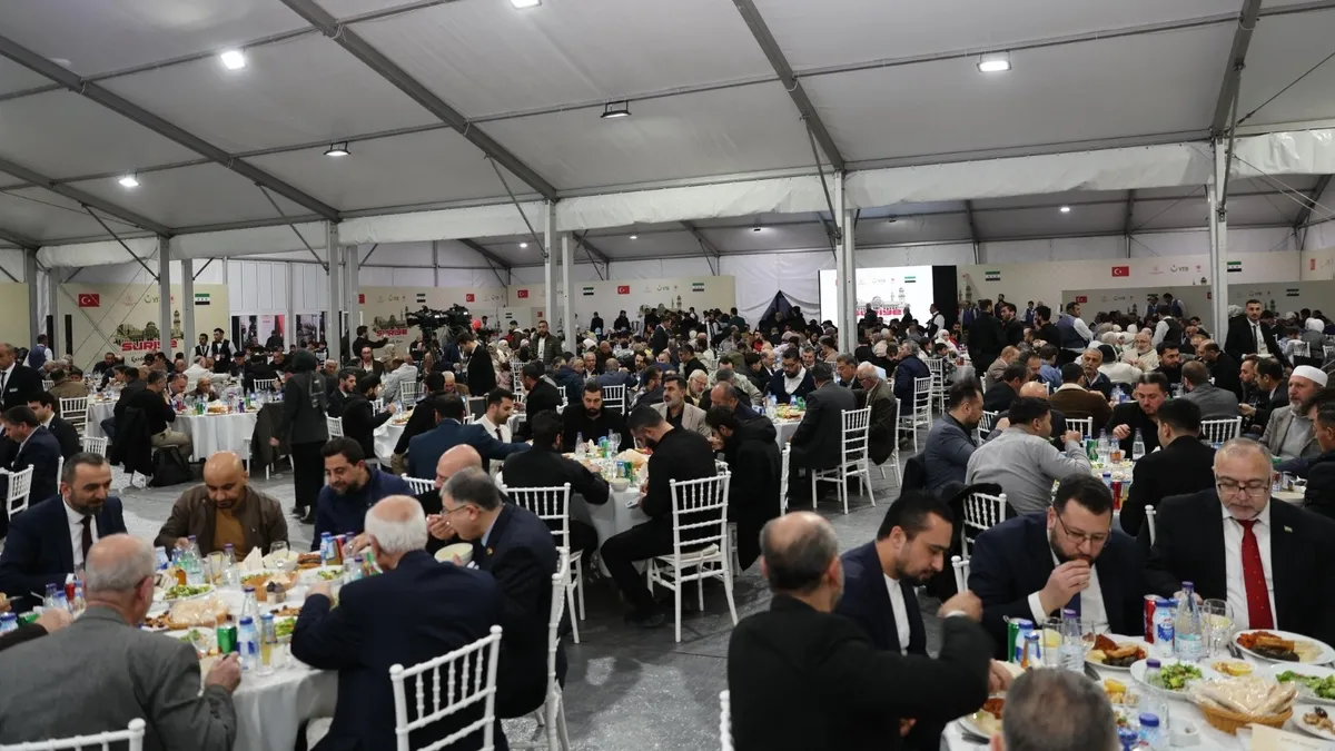 Avrupa’daki Türk diasporası iftar ve sahurlarda buluştu: YTB Ramazan ayında Avrupa’da Türkleri bir araya getirdi Avrupa’daki Türk diasporası iftar ve sahurlarda buluştu: YTB Ramazan ayında Avrupa’da Türkleri bir araya getirdi