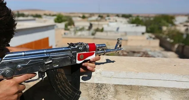 Terör örgütü PYD göstericilere saldırdı!