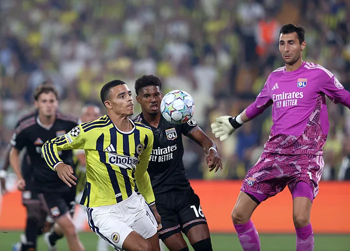 canli-uefa-sampiyonlar-liginde-fenerbahce-olimpik-lyon-maci-ilk-yari-oynaniyor-1787081050026.jpeg