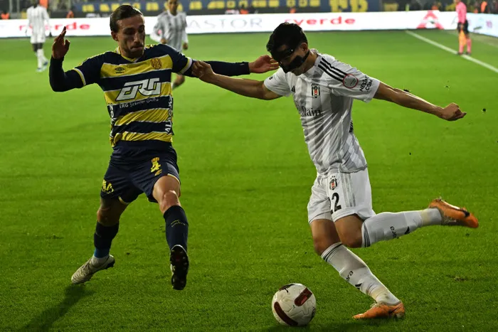 son-dakika-haberleri-besiktas-ankaragucu-deplasmaninda-zorlu-macta-ilk-gol-geldi-1701623033120.jpg