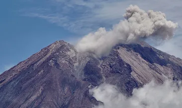 Endonezya’daki Semeru Yanardağı patladı