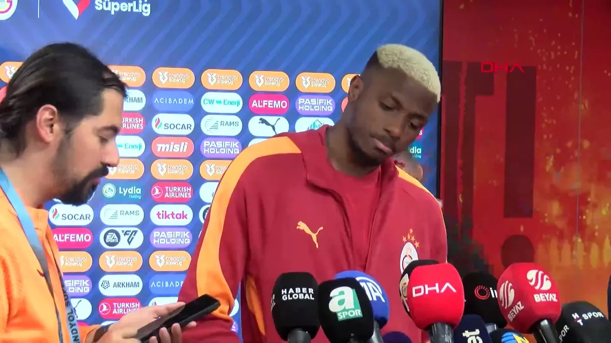 Galatasaray 3 – 0 Fenerbahçe maçı ardından açıklama… Victor Osimhen: Antrenmanlardakinden daha az yorulduk bu maçta | Video videosunu izle Galatasaray 3 – 0 Fenerbahçe maçı ardından açıklama… Victor Osimhen: Antrenmanlardakinden daha az yorulduk bu maçta | Video videosunu izle