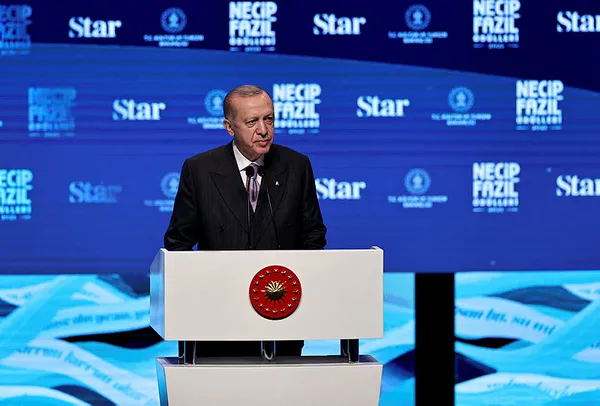 son-dakika-baskan-erdogan-necip-fazil-odulleri-torenine-katildi-bu-oduller-zorbalara-acilmis-bir-bayraktir-1640545724080.jpg