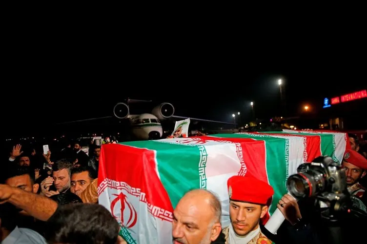 Binlerce İranlı sokağa döküldü! Kasım Süleymani için Ahvaz'da cenaze töreni...