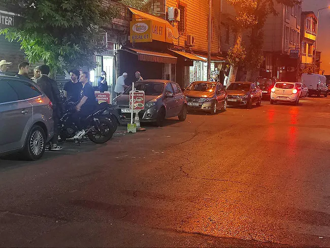 istanbul-kagithanede-araca-silahli-saldiri-1-kisi-hayatini-kaybetti-1688329144369.jpg