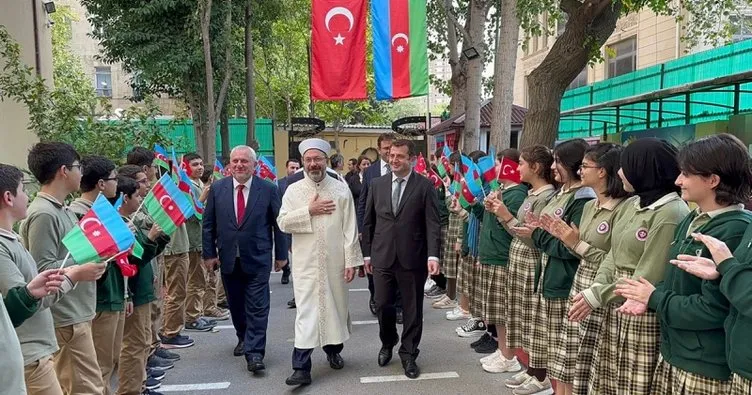 Diyanet İşleri Başkanı Erbaş’tan TDV Azerbaycan Bakü Türk Lisesi’ne ziyaret