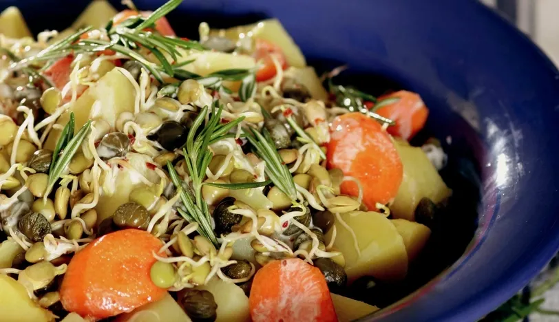Mercimek Filizli Patates Salatası