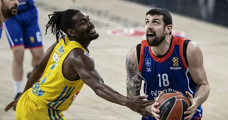 Anadolu Efes, EuroLeague’de play-off’a kalmayı garantiledi