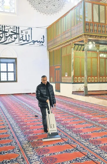 Camiler 11 ayın sultanına hazırlandı