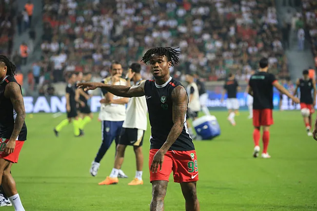 amedspor-basaksehiri-5-golle-devirdi-gift-orbandan-hat-trick-1789326337707.jpg