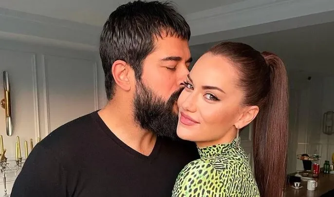 İkinci bebek mutluluğu yaşayan Burak Özçivit ile Fahriye Evcen ilk kez konuştu! Kız bebek isteyen çiftten Karan itirafı! - Galeri - Magazin